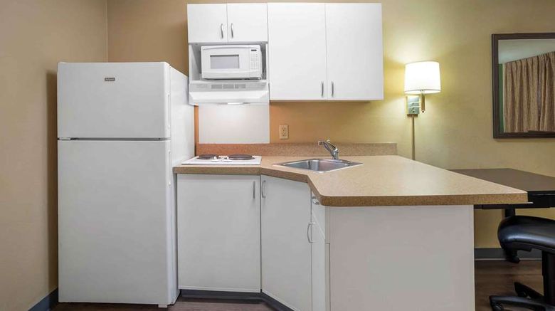 <b>Extended Stay America Suites Mobile Room</b>. Images powered by <a href="https://iceportal.shijigroup.com/" title="IcePortal" target="_blank">IcePortal</a>.