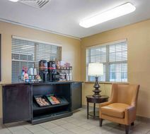 Extended Stay America Suites Mobile Lobby