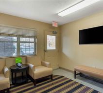 Extended Stay America Stes Bna Airport Lobby