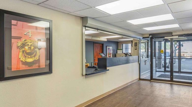 <b>Extended Stay America Stes Downers Grove Lobby</b>. Images powered by <a href="https://iceportal.shijigroup.com/" title="IcePortal" target="_blank">IcePortal</a>.