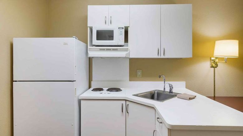 <b>Extended Stay America Stes Overland Pk Q Room</b>. Images powered by <a href="https://iceportal.shijigroup.com/" title="IcePortal" target="_blank">IcePortal</a>.