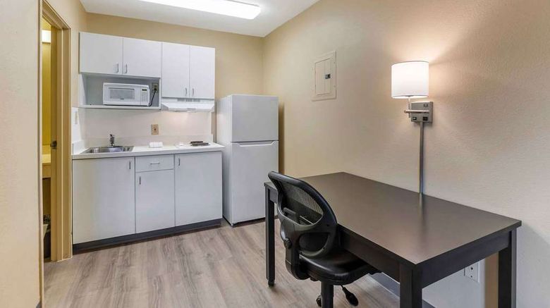 <b>Extended Stay America Stes St Louis East Room</b>. Images powered by <a href="https://iceportal.shijigroup.com/" title="IcePortal" target="_blank">IcePortal</a>.
