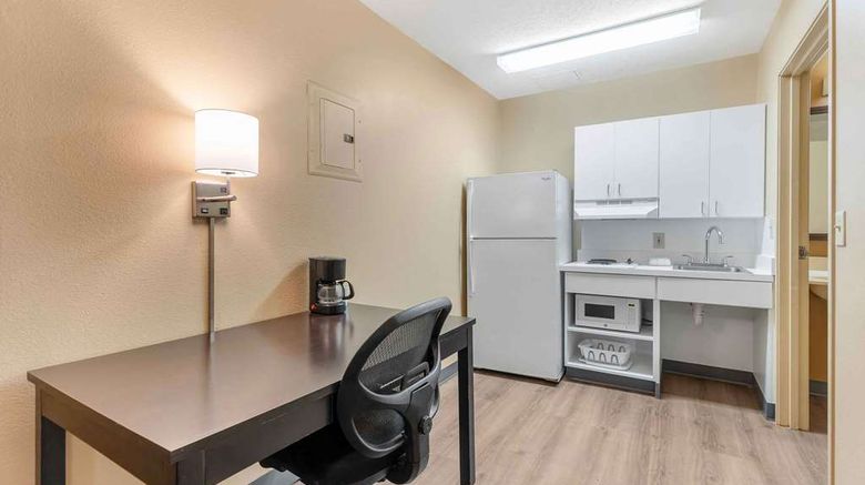 <b>Extended Stay America Stes St Louis East Room</b>. Images powered by <a href="https://iceportal.shijigroup.com/" title="IcePortal" target="_blank">IcePortal</a>.