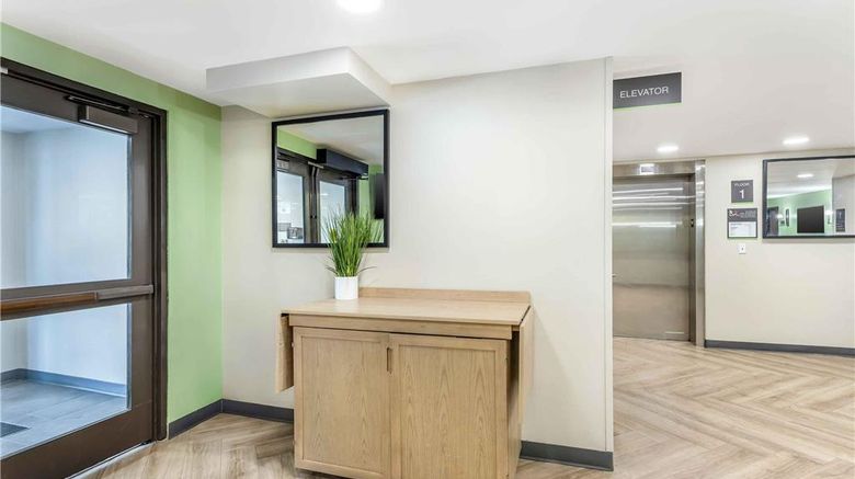 <b>Extended Stay America Stes Melville Lobby</b>. Images powered by <a href="https://iceportal.shijigroup.com/" title="IcePortal" target="_blank">IcePortal</a>.