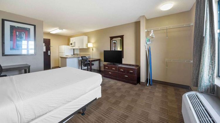 Suburban Studios Okc Airport Room