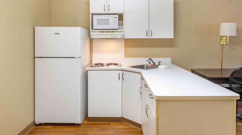 <b>Extended Stay America Stes  Hartford Man Room</b>. Images powered by <a href="https://iceportal.shijigroup.com/" title="IcePortal" target="_blank">IcePortal</a>.