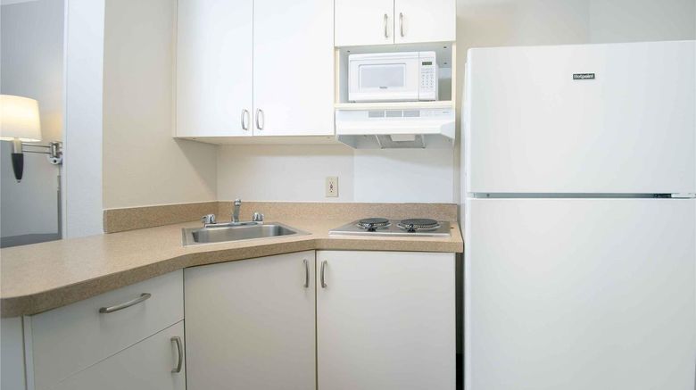 <b>Extended Stay America Stes  Hartford Mer Room</b>. Images powered by <a href="https://iceportal.shijigroup.com/" title="IcePortal" target="_blank">IcePortal</a>.