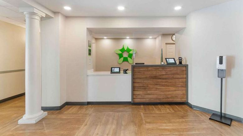 <b>Premier Suites Miami Airport Doral Lobby</b>. Images powered by <a href="https://iceportal.shijigroup.com/" title="IcePortal" target="_blank">IcePortal</a>.