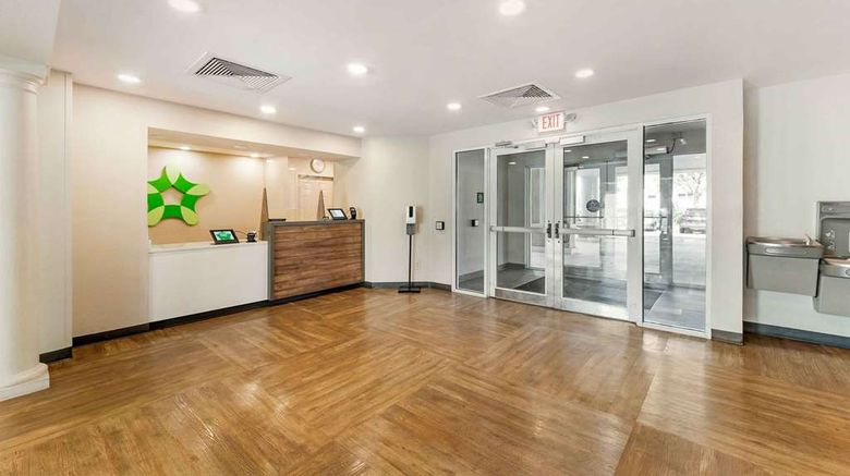 <b>Premier Suites Miami Airport Doral Lobby</b>. Images powered by <a href="https://iceportal.shijigroup.com/" title="IcePortal" target="_blank">IcePortal</a>.