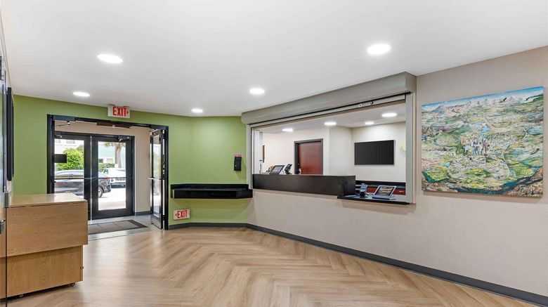<b>Extended Stay America Tampa Airport Lobby</b>. Images powered by <a href="https://iceportal.shijigroup.com/" title="IcePortal" target="_blank">IcePortal</a>.
