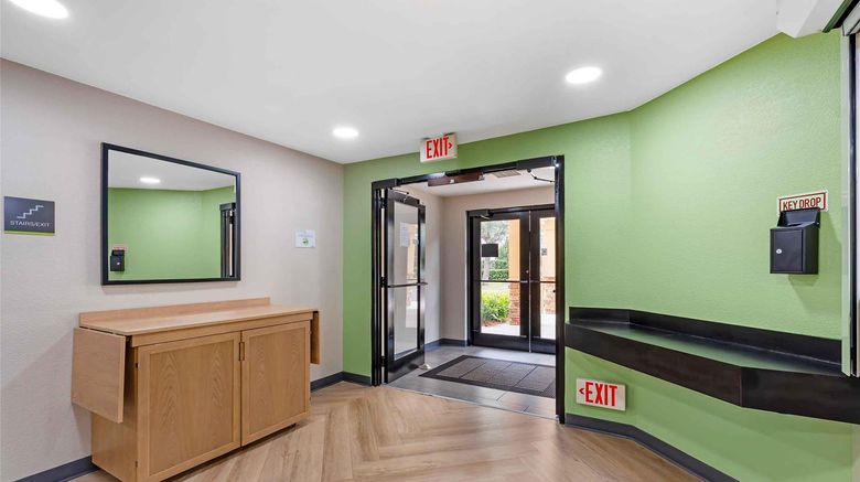 <b>Extended Stay America Tampa Airport Lobby</b>. Images powered by <a href="https://iceportal.shijigroup.com/" title="IcePortal" target="_blank">IcePortal</a>.
