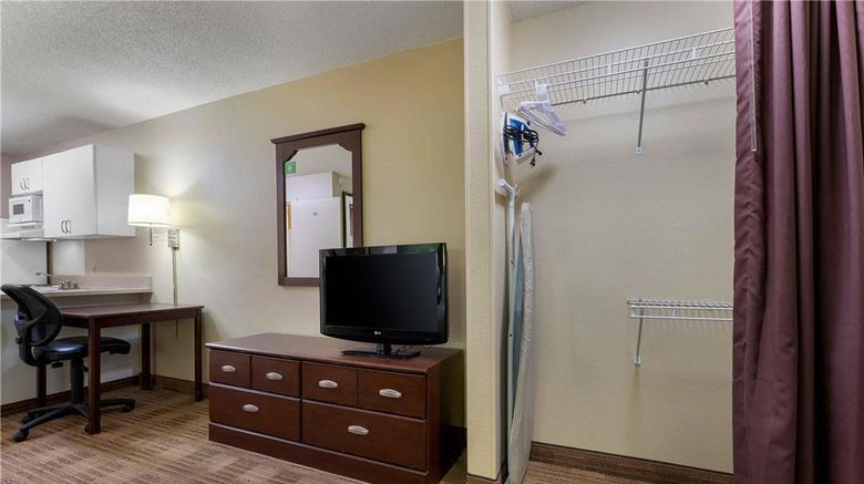<b>Extended Stay America Stes Castleton Room</b>. Images powered by <a href="https://iceportal.shijigroup.com/" title="IcePortal" target="_blank">IcePortal</a>.