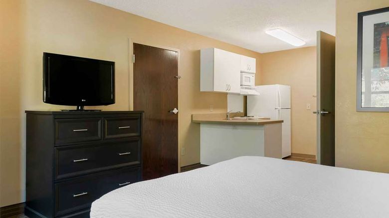 <b>Extended Stay America Stes  Canton Room</b>. Images powered by <a href="https://iceportal.shijigroup.com/" title="IcePortal" target="_blank">IcePortal</a>.