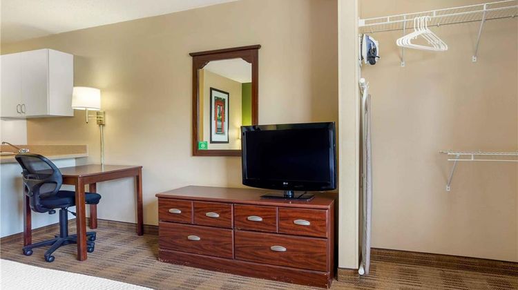 Extended Stay America Stes Willowbrook H Room