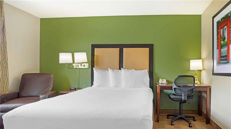Extended Stay America Stes Willowbrook H Room