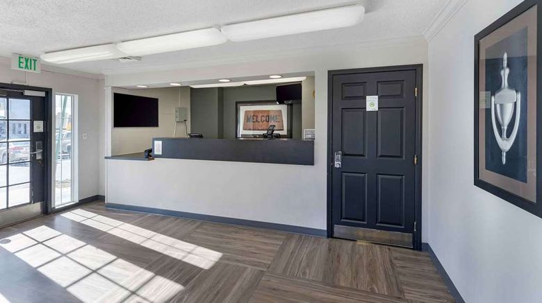 <b>Extended Stay America Stes Denver Cherry Lobby</b>. Images powered by <a href="https://iceportal.shijigroup.com/" title="IcePortal" target="_blank">IcePortal</a>.