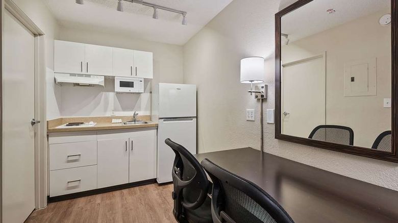 <b>Extended Stay America Stes Mia Airport B Room</b>. Images powered by <a href="https://iceportal.shijigroup.com/" title="IcePortal" target="_blank">IcePortal</a>.