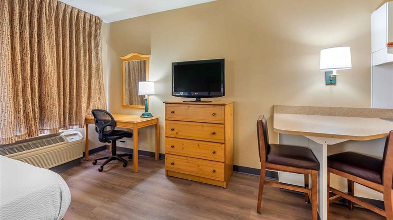 <b>Extended Stay America Stes Lombard Oakbr Room</b>. Images powered by <a href="https://iceportal.shijigroup.com/" title="IcePortal" target="_blank">IcePortal</a>.