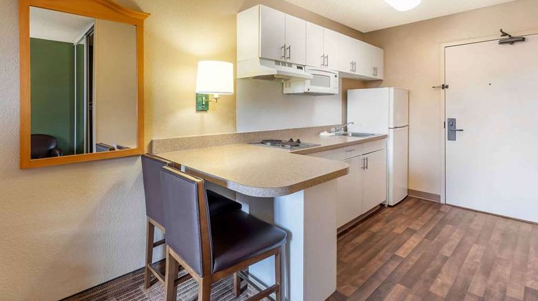 <b>Extended Stay America Stes Westmont Oak Room</b>. Images powered by <a href="https://iceportal.shijigroup.com/" title="IcePortal" target="_blank">IcePortal</a>.