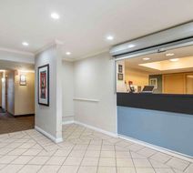 Extended Stay America Stes Westmont Oak Lobby