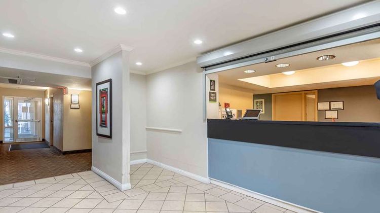 Extended Stay America Stes Westmont Oak Lobby