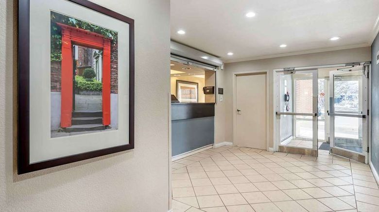 <b>Extended Stay America Stes Westmont Oak Lobby</b>. Images powered by <a href="https://iceportal.shijigroup.com/" title="IcePortal" target="_blank">IcePortal</a>.