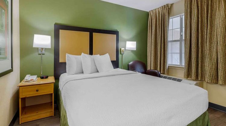 Suburban Studios Irving Las Colinas Room