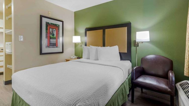 Suburban Studios Irving Las Colinas Room
