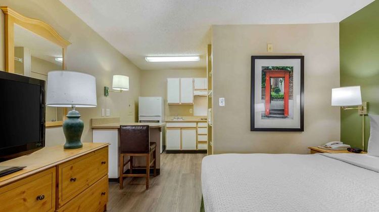 Suburban Studios Irving Las Colinas Room