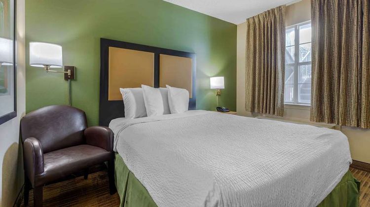 Suburban Studios Irving Las Colinas Room