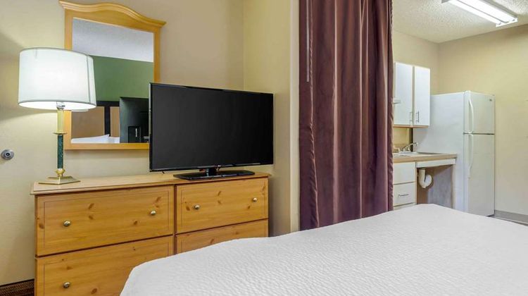 Suburban Studios Irving Las Colinas Room