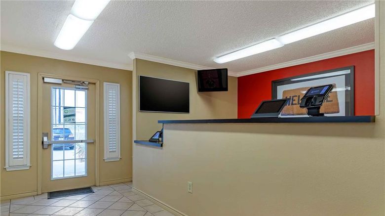 <b>Extended Stay America Stes Sat Airport Lobby</b>. Images powered by <a href="https://iceportal.shijigroup.com/" title="IcePortal" target="_blank">IcePortal</a>.