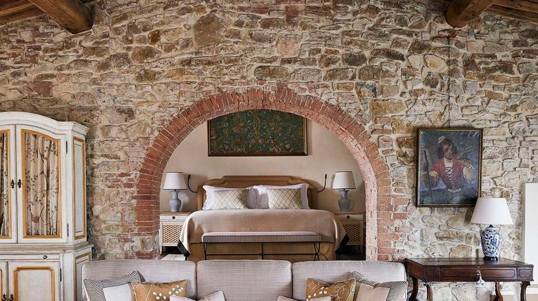<b>Castello di Casole, A Belmond Hotel Suite</b>. Images powered by <a href="https://iceportal.shijigroup.com/" title="IcePortal" target="_blank">IcePortal</a>.