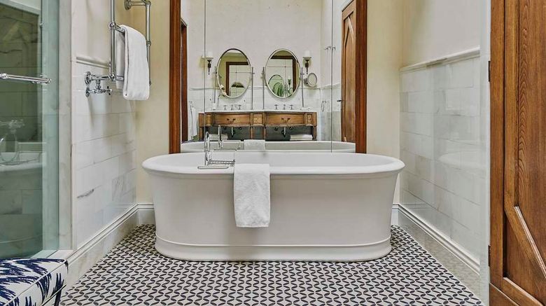 <b>Castello di Casole, A Belmond Hotel Suite</b>. Images powered by <a href="https://iceportal.shijigroup.com/" title="IcePortal" target="_blank">IcePortal</a>.