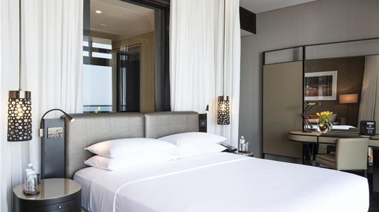 <b>Grand Hyatt Abu Dhabi Hotel and Residences Room</b>. Images powered by <a href="https://iceportal.shijigroup.com/" title="IcePortal" target="_blank">IcePortal</a>.