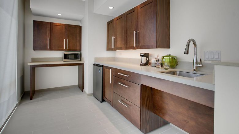 <b>Hyatt Place Milwaukee/Downtown Suite</b>. Images powered by <a href="https://iceportal.shijigroup.com/" title="IcePortal" target="_blank">IcePortal</a>.