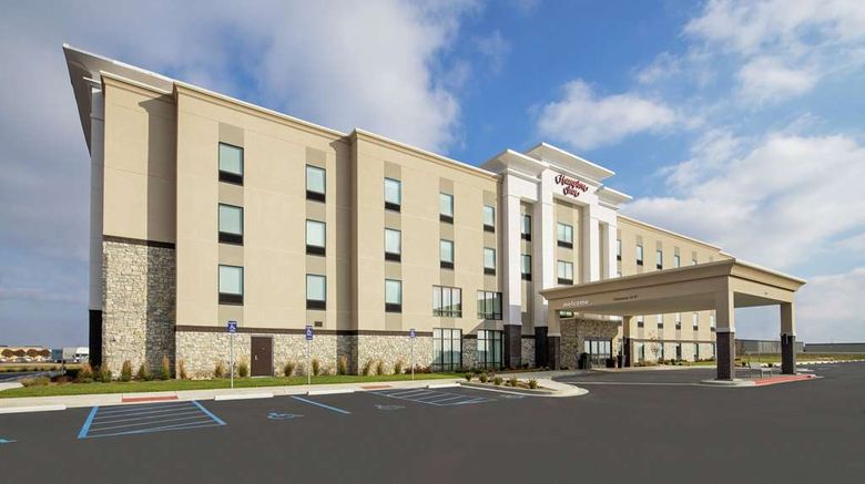 <b>Hampton Inn Sikeston Exterior</b>. Images powered by <a href="https://iceportal.shijigroup.com/" title="IcePortal" target="_blank">IcePortal</a>.
