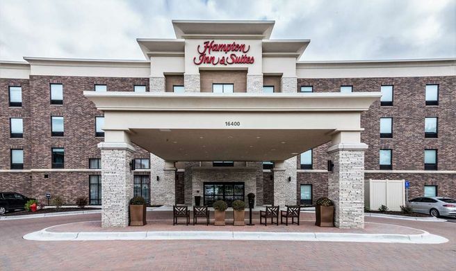 Hampton Inn & Suites Allen Park Exterior