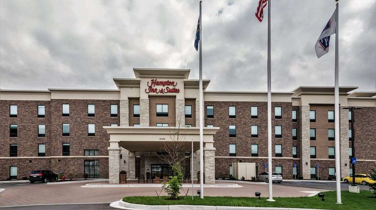Hampton Inn & Suites Allen Park Exterior