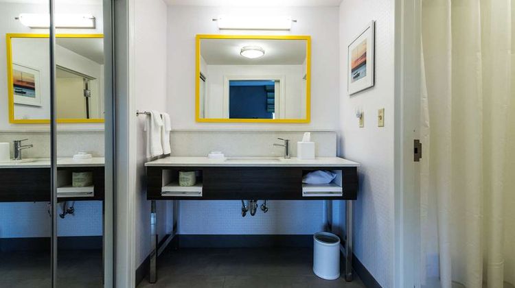 Hampton Inn & Suites Allen Park Room