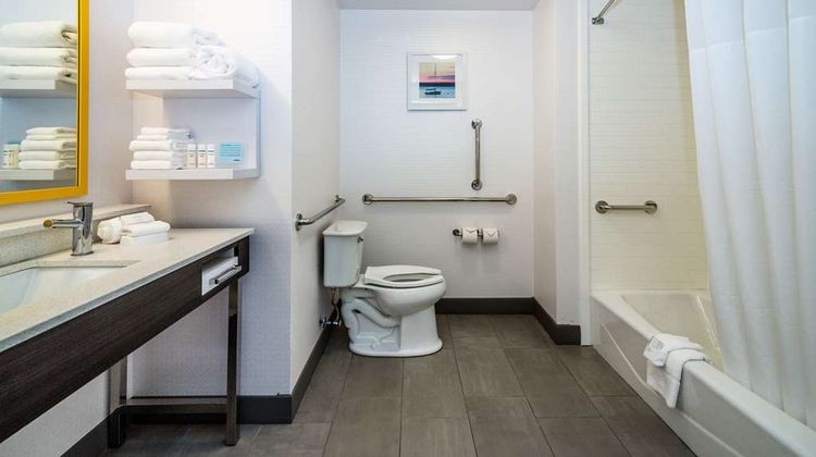 Hampton Inn & Suites Allen Park Room