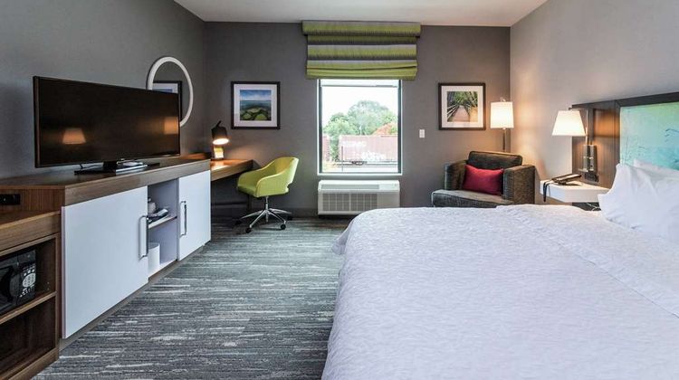Hampton Inn & Suites Allen Park Room