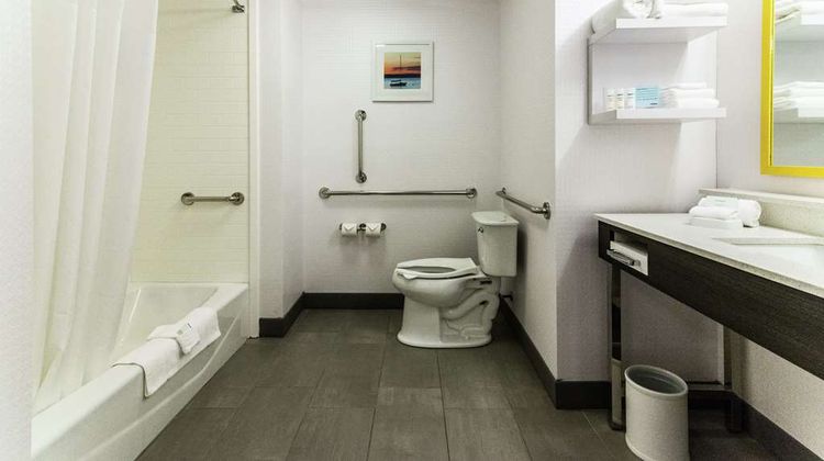 Hampton Inn & Suites Allen Park Room
