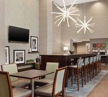 Hampton Inn Brooklyn Park Lobby