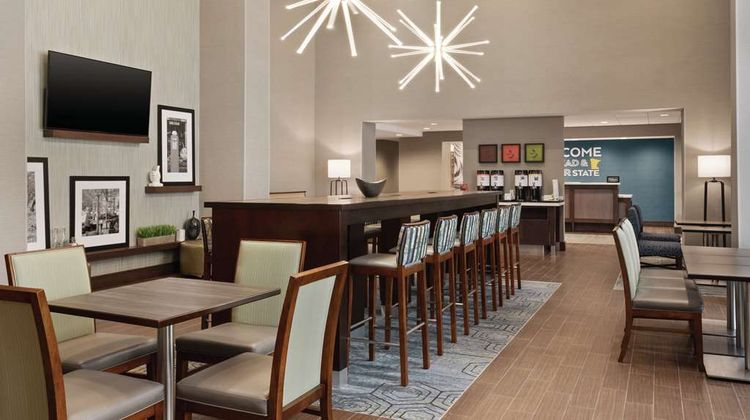 Hampton Inn Brooklyn Park Lobby