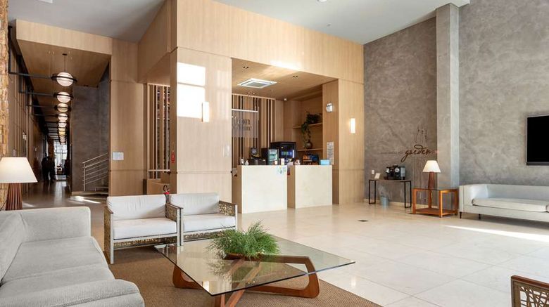 <b>Hilton Garden Inn Itajai Lobby</b>. Images powered by <a href="https://iceportal.shijigroup.com/" title="IcePortal" target="_blank">IcePortal</a>.