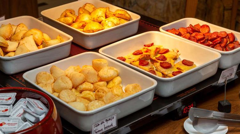 <b>Hilton Garden Inn Itajai Restaurant</b>. Images powered by <a href="https://iceportal.shijigroup.com/" title="IcePortal" target="_blank">IcePortal</a>.