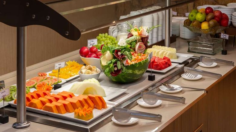<b>Hilton Garden Inn Itajai Restaurant</b>. Images powered by <a href="https://iceportal.shijigroup.com/" title="IcePortal" target="_blank">IcePortal</a>.