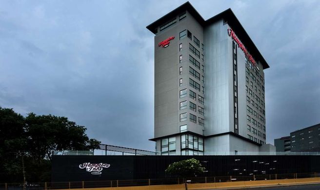 Hampton Inn by Hilton San Luis Potosi Exterior
