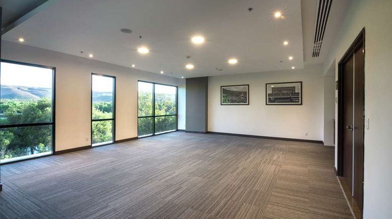 <b>Hampton Inn by Hilton San Luis Potosi Meeting</b>. Images powered by <a href="https://iceportal.shijigroup.com/" title="IcePortal" target="_blank">IcePortal</a>.